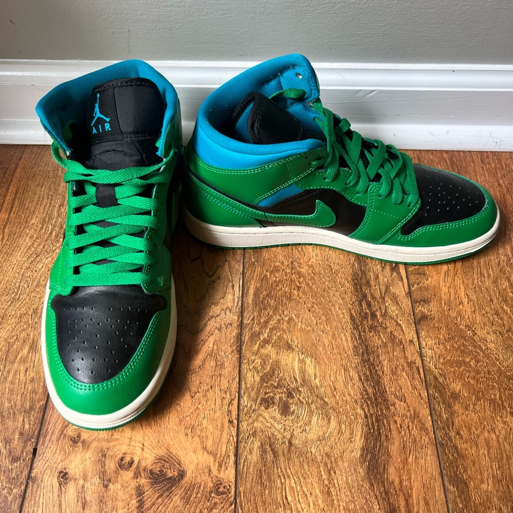 Womens Jordan AJ 1 Mid